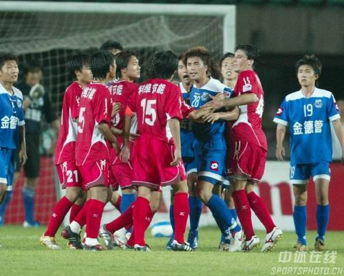 U16男足全胜晋级U17亚洲杯，中国足球队官方发布海报庆祝（U16男足豪取全胜闯入U17亚洲杯，中国足球队官微发布海报致贺）