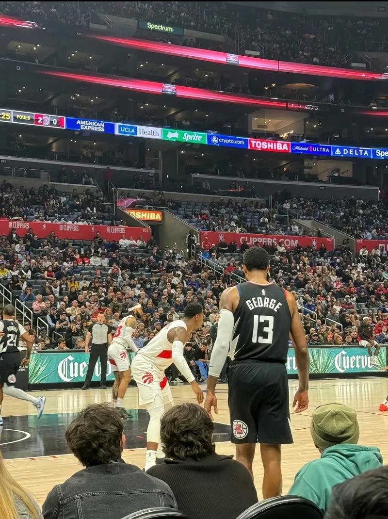 猛龙主帅：末节想用莺歌换下巴特尔 前者让我把后者继续留在场上（猛龙主帅：末节本想用莺歌替下巴特尔，最终在莺歌建议下让巴特尔继续留场）