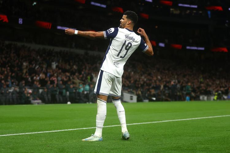 上海拍定妆照！四外合影，弗格太逗，3对双人组合影充满看点！（上海定妆照出炉：四外同框，弗格搞笑抢镜，三组双人合影看点十足）