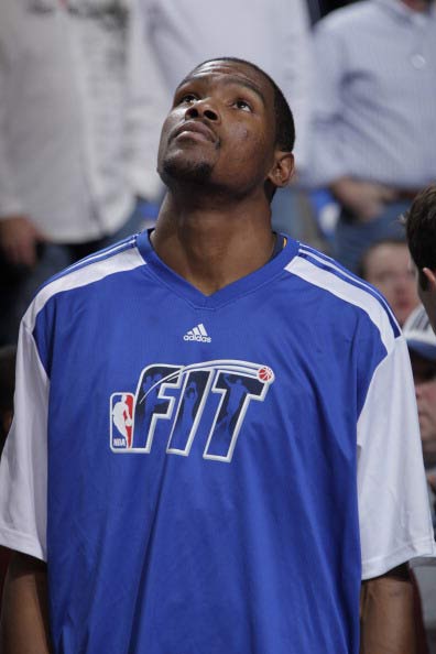 热那亚2-1萨索洛，厄斯蒂高破门，马利诺夫斯基建功（厄斯蒂高、马利诺夫斯基相继进球，热那亚2-1击败萨索洛）