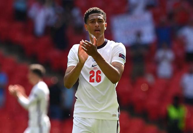 兰杜奇：上半场我们没拉开阵型宽度，踢得有点像一群小鸡（兰杜奇：上半场阵型宽度没撑开，踢得有些像一窝小鸡）