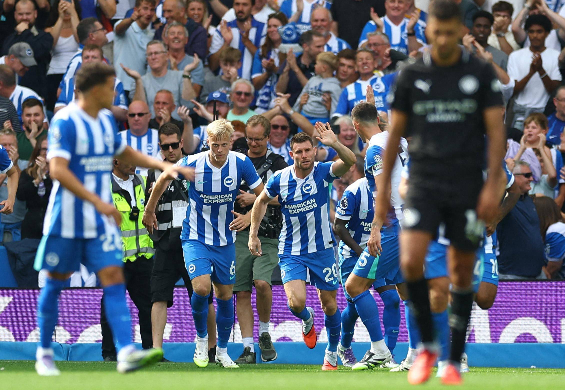 弹无虚发！小卡特三分命中 魔术开场4中4打停尼克斯（小卡特三分手起刀落，魔术开局4投4中迫使尼克斯暂停）