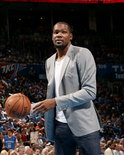 半场战报：皇家奥维耶多0-0奥萨苏纳（半场战况：皇家奥维耶多与奥萨苏纳0-0暂时握手言和）