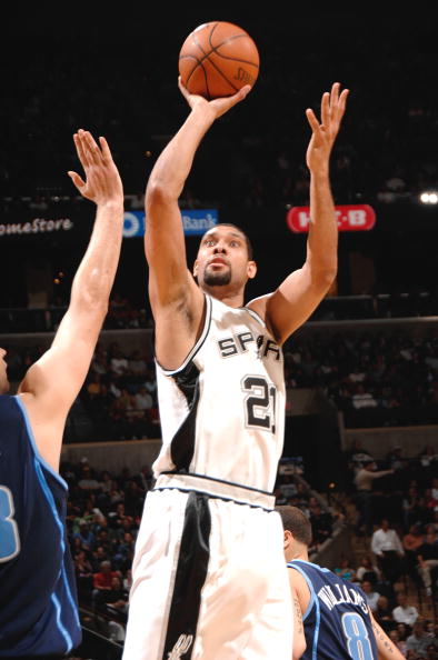 巴黎人报关注蓉城罚单：中国俱乐部因球迷种族歧视对方球员被罚6万欧（巴黎人报聚焦蓉城罚款：球迷种族歧视对手球员致中国俱乐部被罚6万欧元）