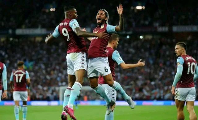 胡金秋溜底2分命中，广厦一波12-4扩大领先至18分（胡金秋底线切入上篮命中，广厦打出12-4攻势将优势拉大至18分）