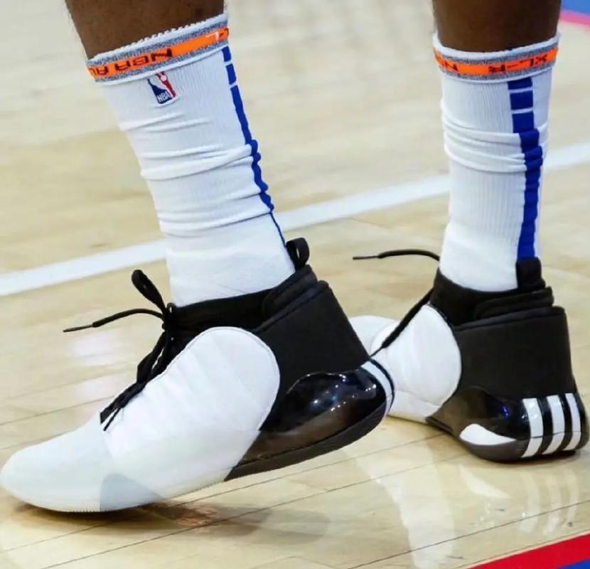 刘晓宇三分穿针，宁波轰出19-5进攻狂潮强势反超（刘晓宇三分命中，宁波掀19-5攻势强势反超）