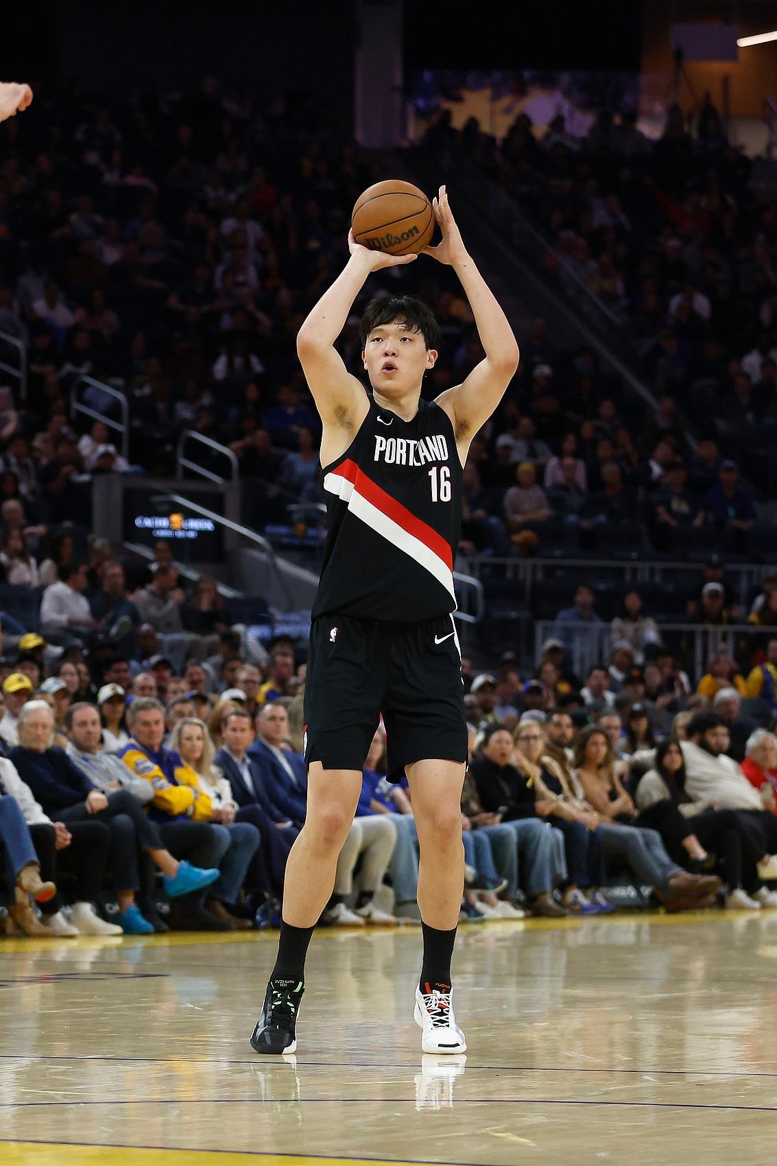 威尔·理查德森抵达乌鲁木齐，新疆男篮迎来新外援（新疆男篮迎新援：威尔·理查德森已抵乌鲁木齐）