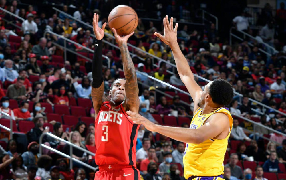 大连人队球迷热情依旧（大连人队拥趸热情不减）